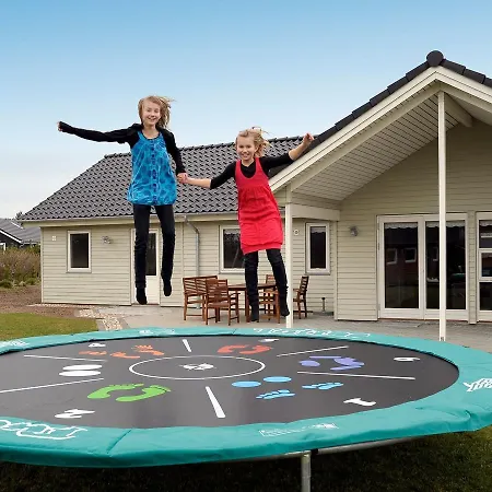 Three-bedroom Holiday In 4