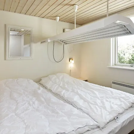 Three-bedroom Holiday In 4 *