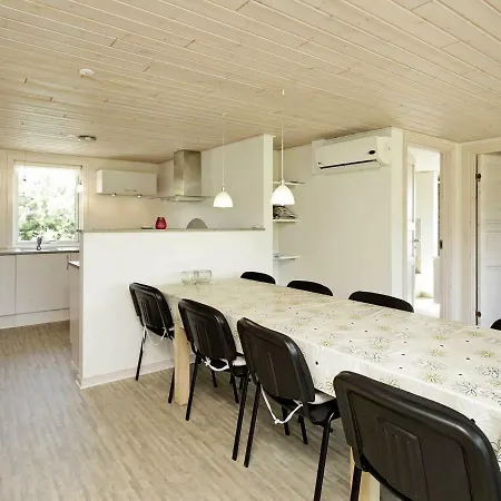 Three-bedroom Holiday In 4
