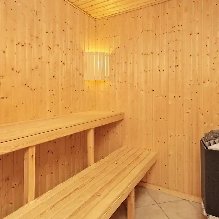 Ferienhaus Three-bedroom Holiday In 4 *