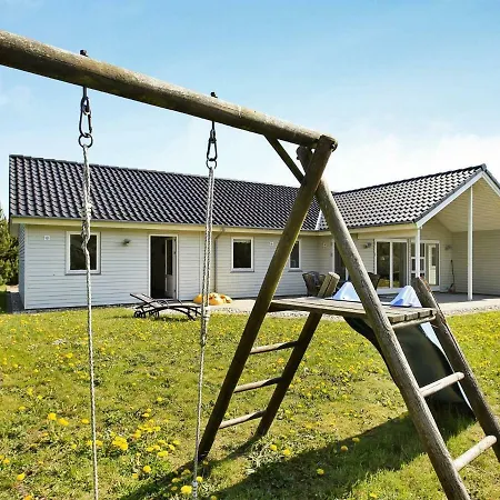 Ferienhaus Three-bedroom Holiday In 4 *