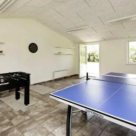 Three-bedroom Holiday In 4