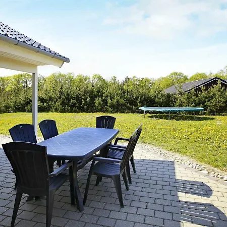 Three-bedroom Holiday In 4 * Ansager